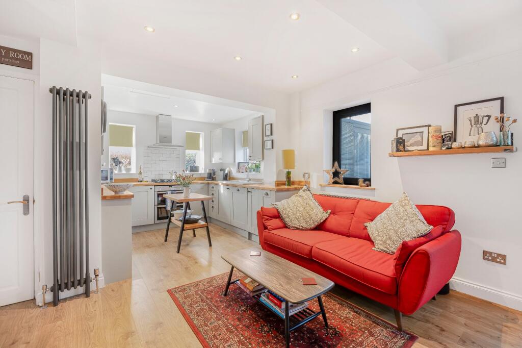 Kitchen/ Dining Room