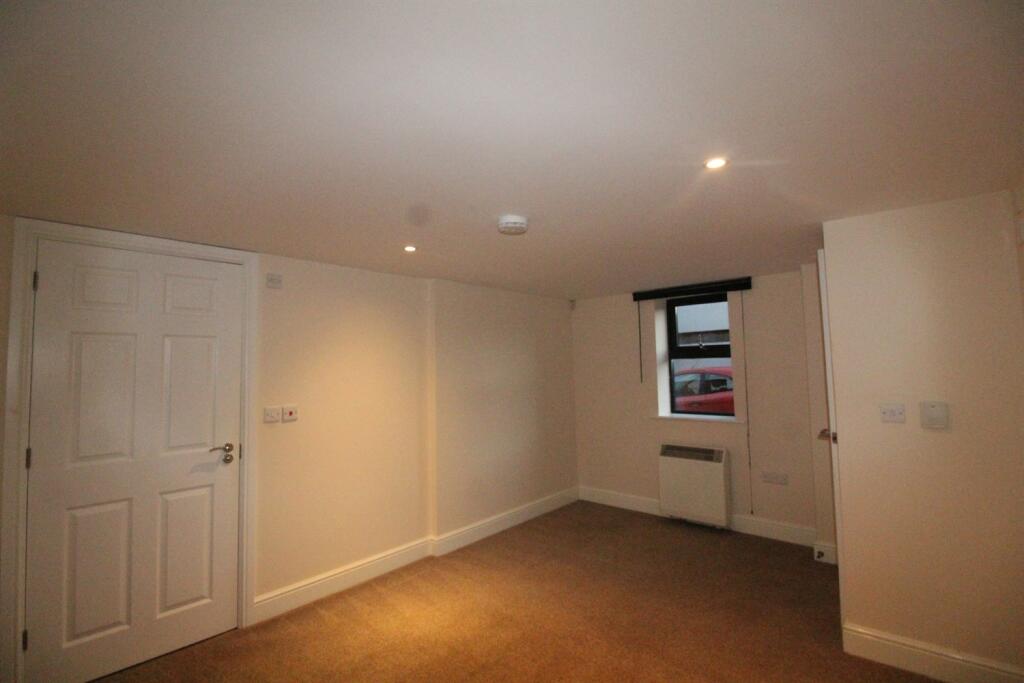 Bedroom (Main)
