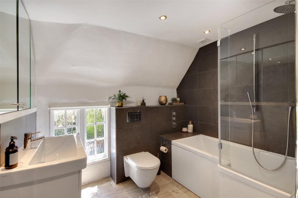 En Suite Bathroom