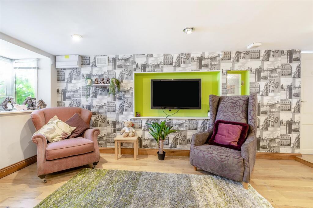 8608373-interior07.jpg