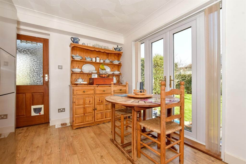 Kitchen/ Breakfast Room