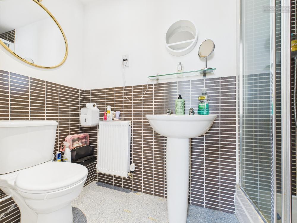 En-Suite to Master Bedroom