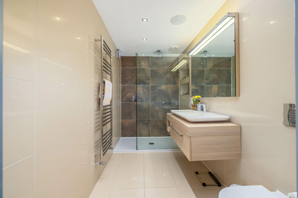 20241030-1120_Maison Haus - Ivory House, Station R