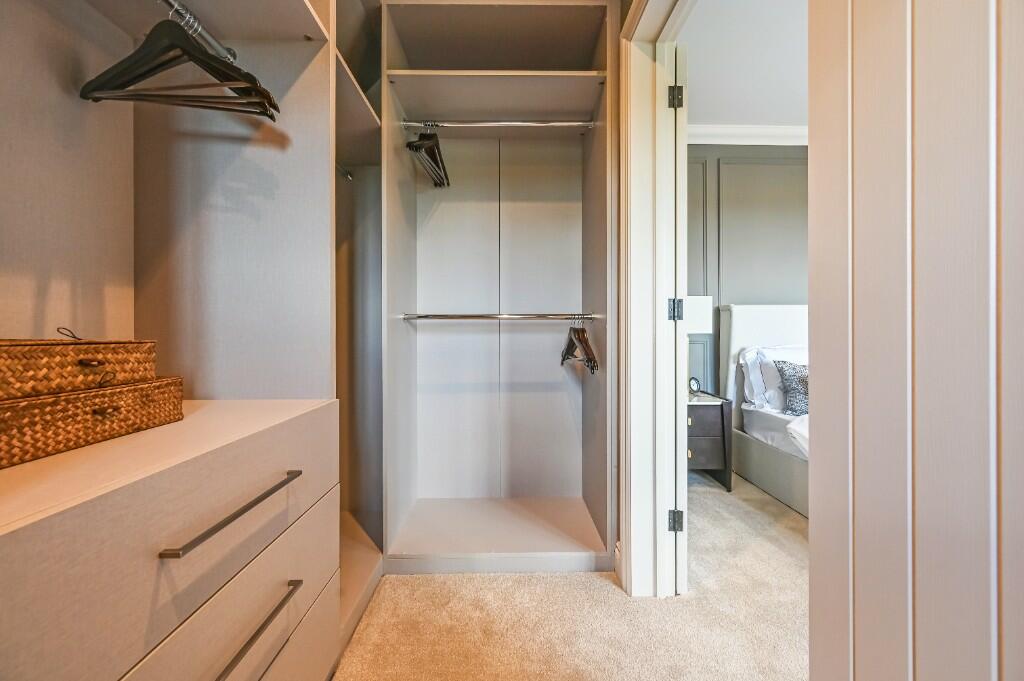 Walk-in Wardrobe