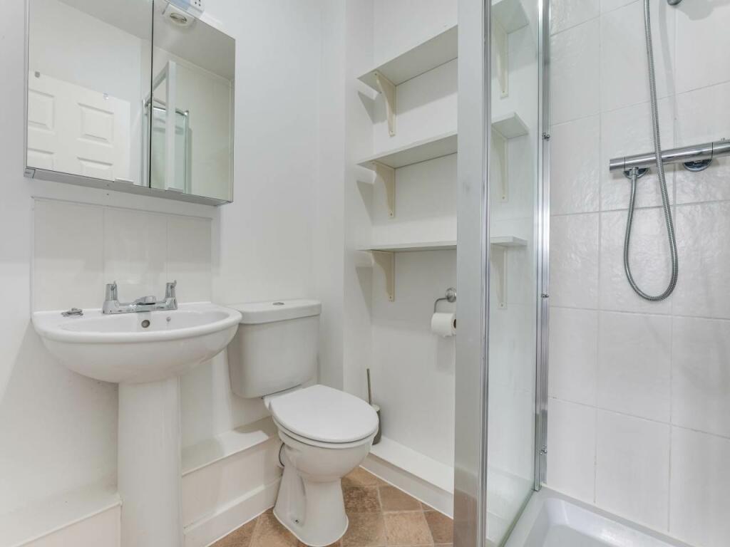 80 Goodes Court-4