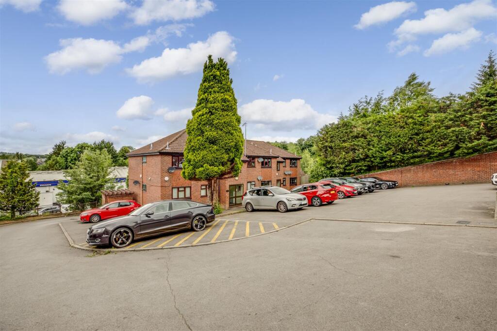 3 Kaybridge Close, HP13 7HF-11.jpg