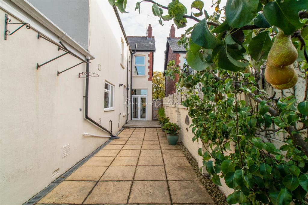 Llandennis Road, Cyncoed, HernCrabtree (5).jpg