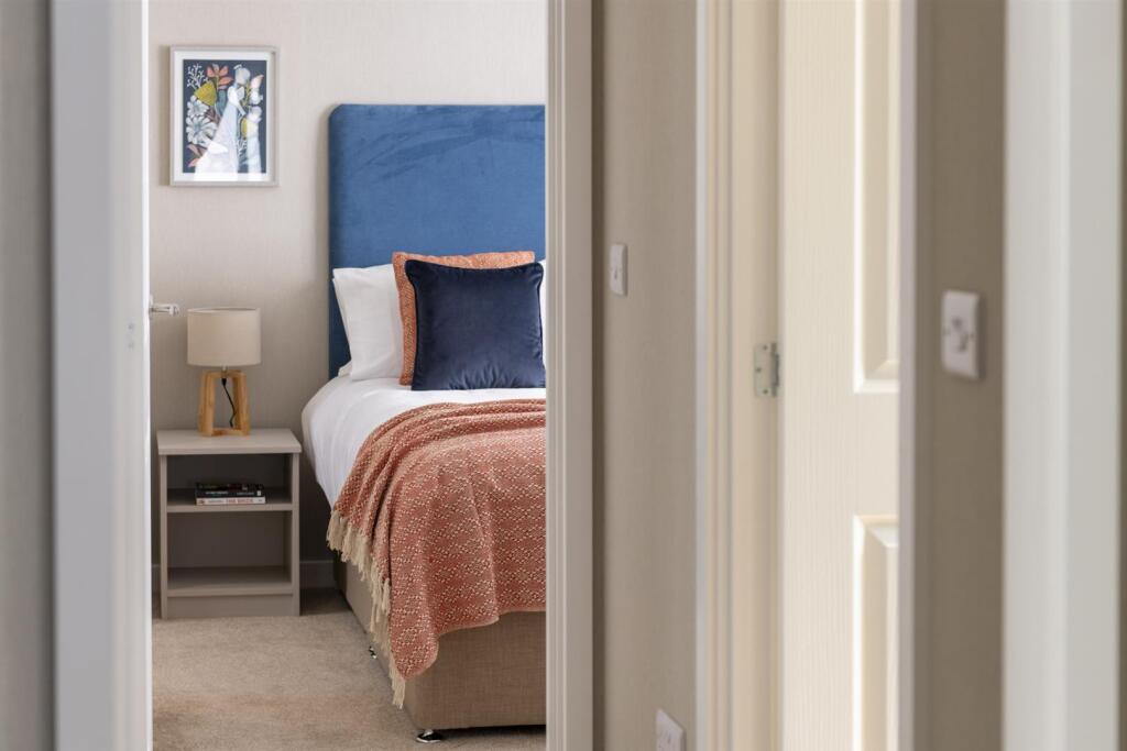 Omar-Westbury-Master-Bedroom2-scaled.jpg