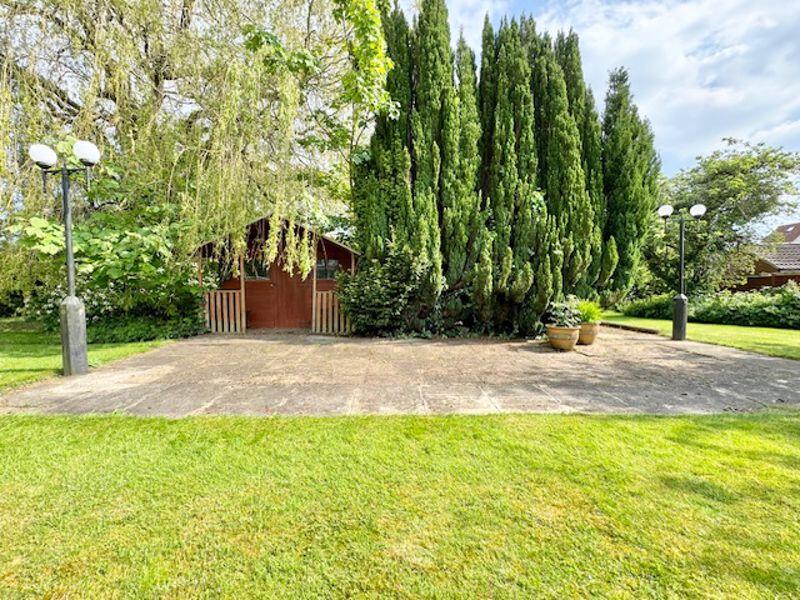 Summer house and central patio area