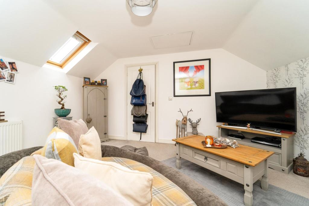 Sitting Room / Bed 3