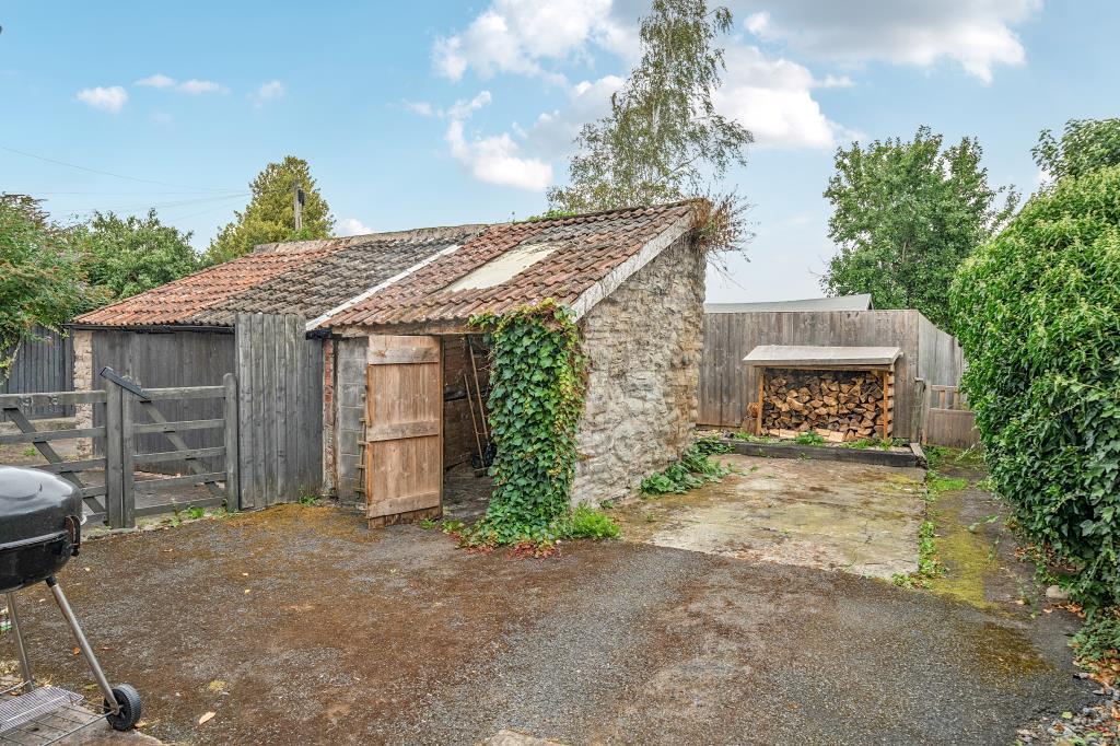 Parking &amp; Outbuilding