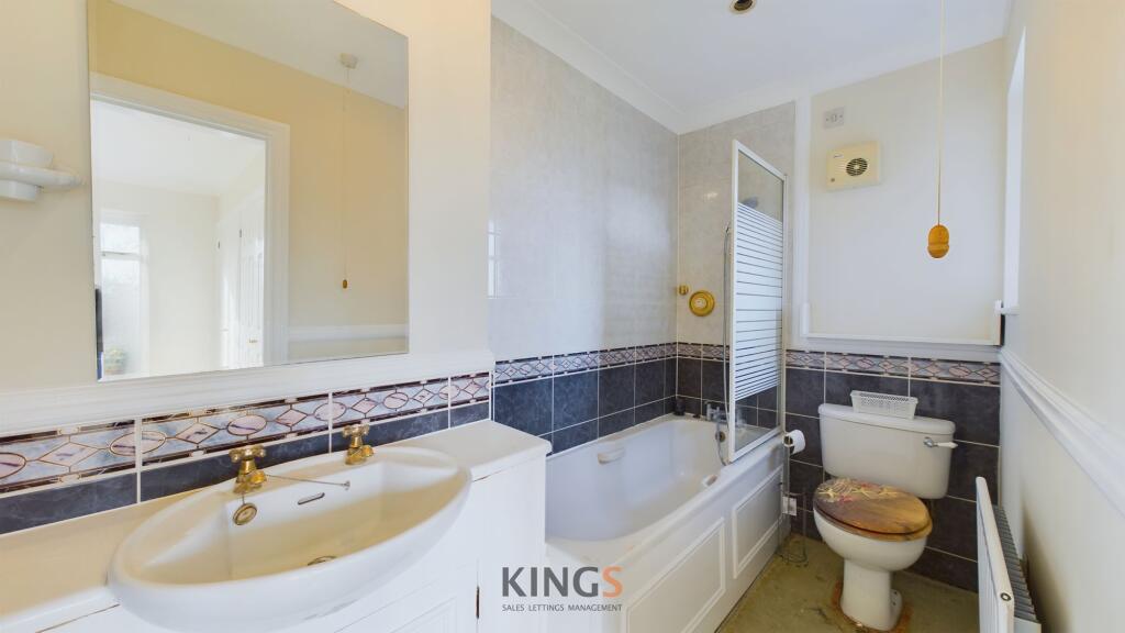 Master Bedroom En-Suite