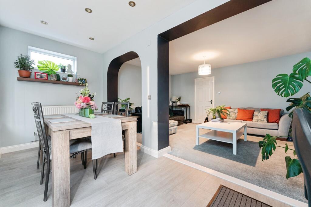 Lounge/Dining Room
