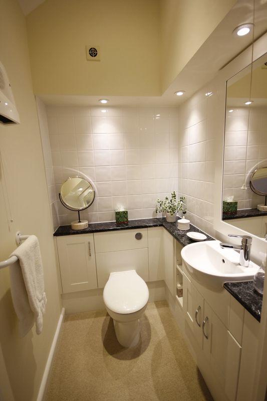 en-suite to Master bedroom