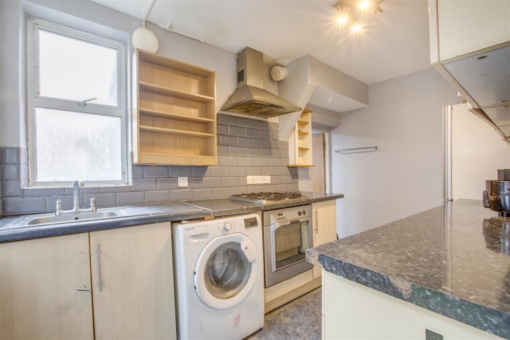 133 Desborough Avenue, HP11 2SG-8.jpg