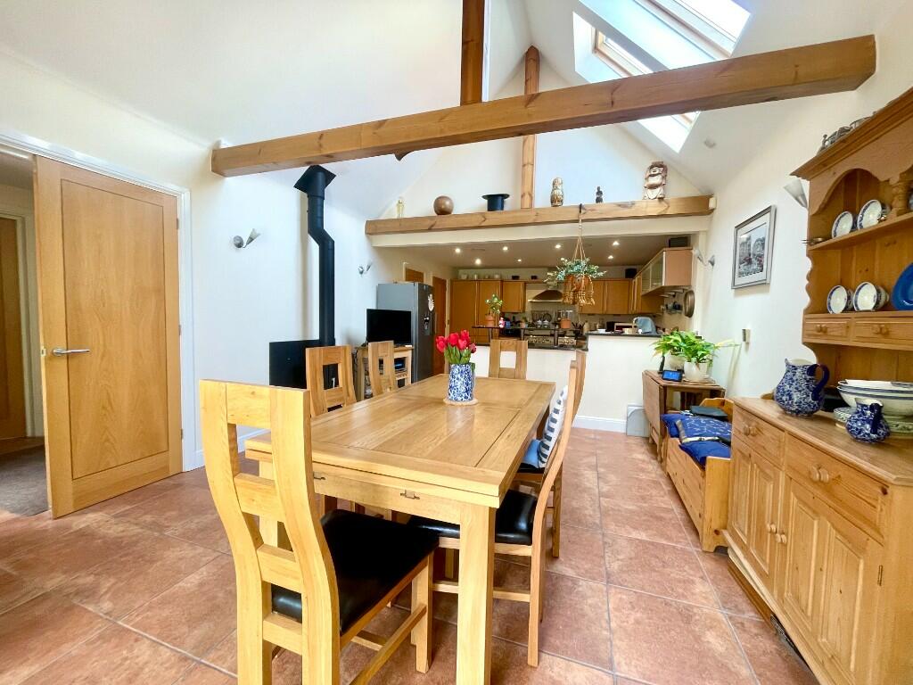 Diner to Kitchen
