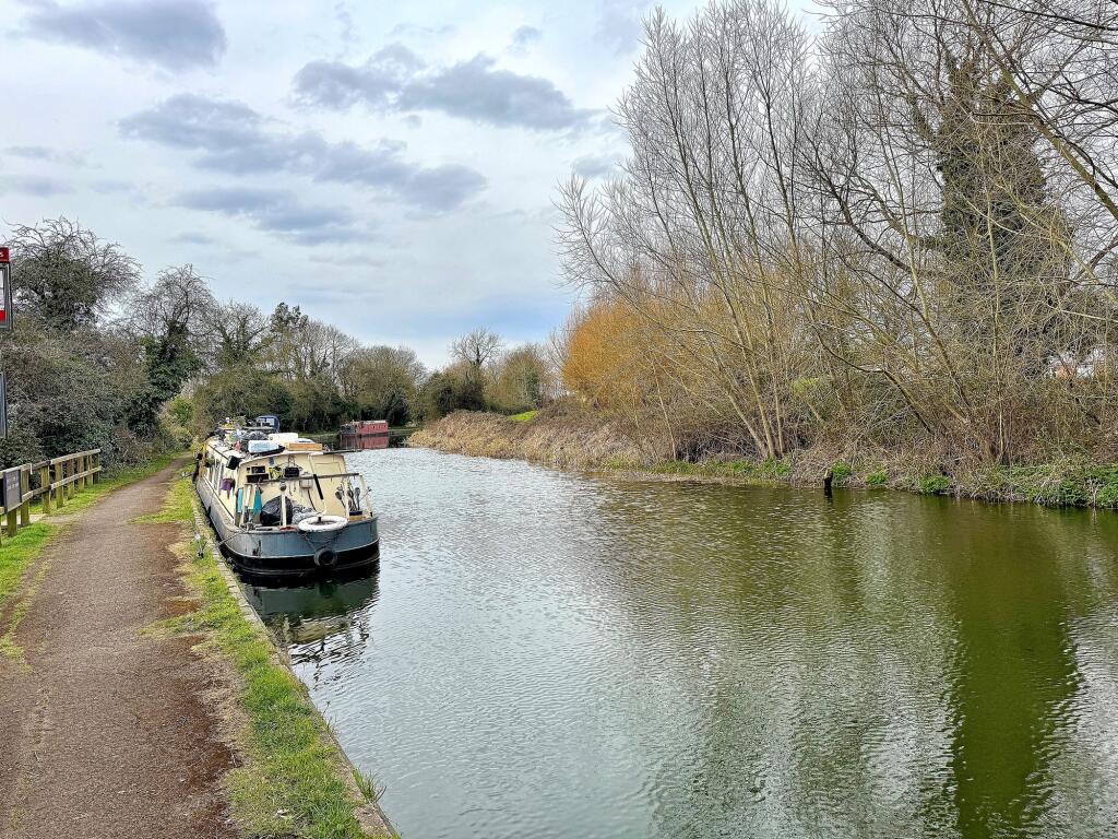 Close to Grand Union Canal