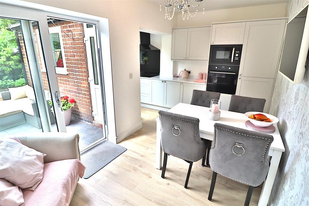 OPEN PLAN DINING KITCHEN