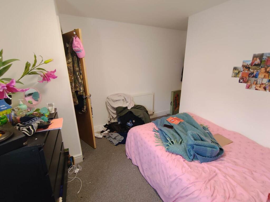 First floor rear bed