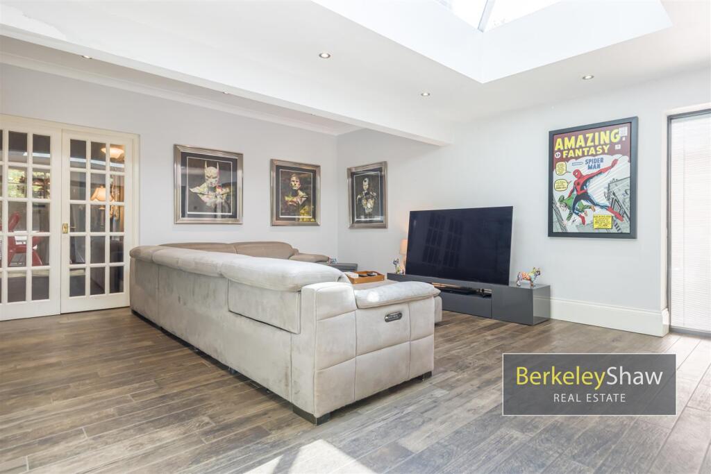 Sycamore Avenue Crosby L23