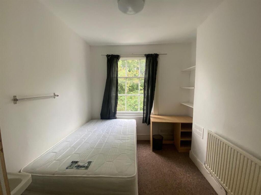 Bedroom 6.jpg