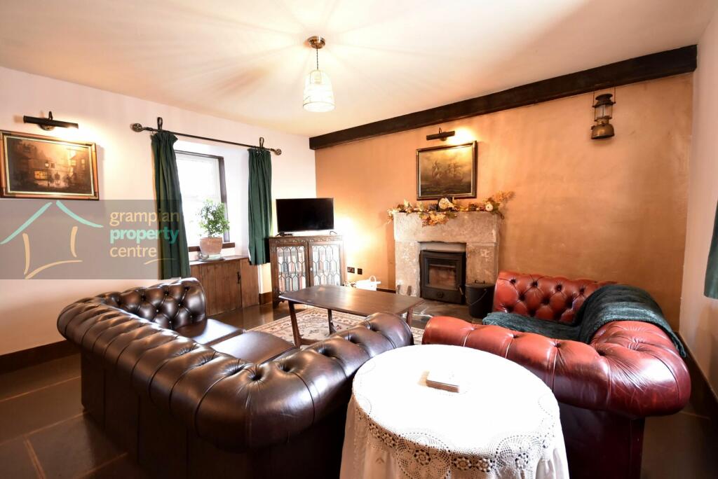 lounge 2 .JPG