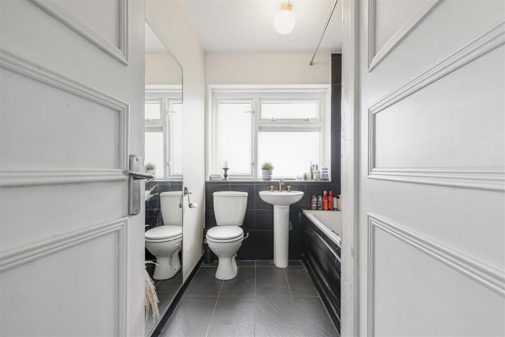 James_anderson-flat_111__chertesy_court-sw14__7_.j