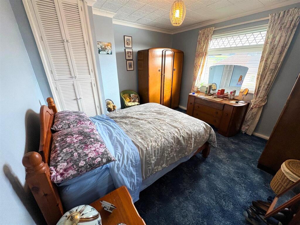 Bedroom 1a.jpg