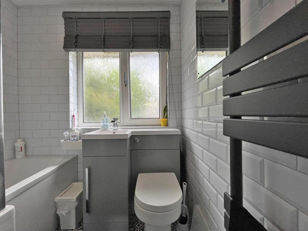 Ditton Court 7 - Bathroom.jpg