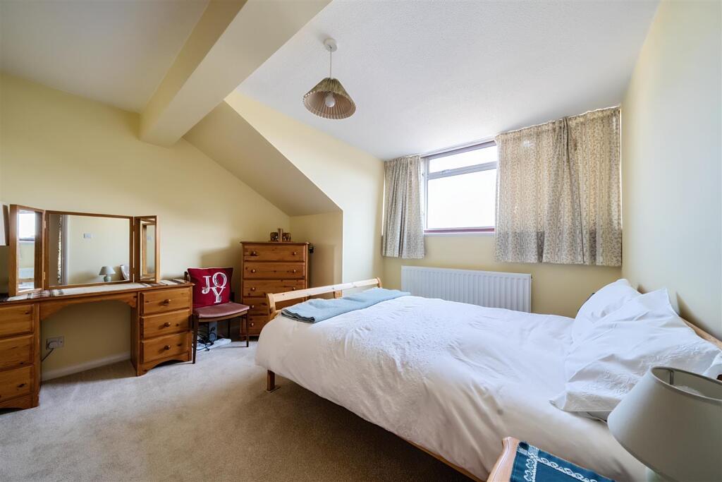 8 Orchard Close