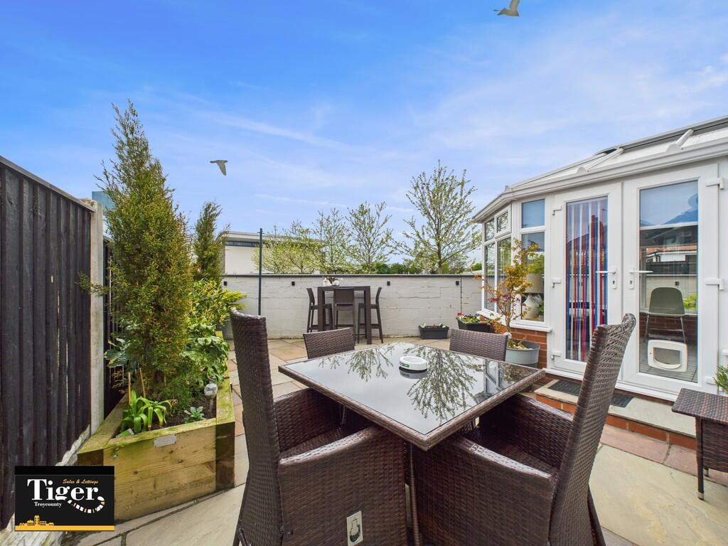 CAM02176G0-PR0552...