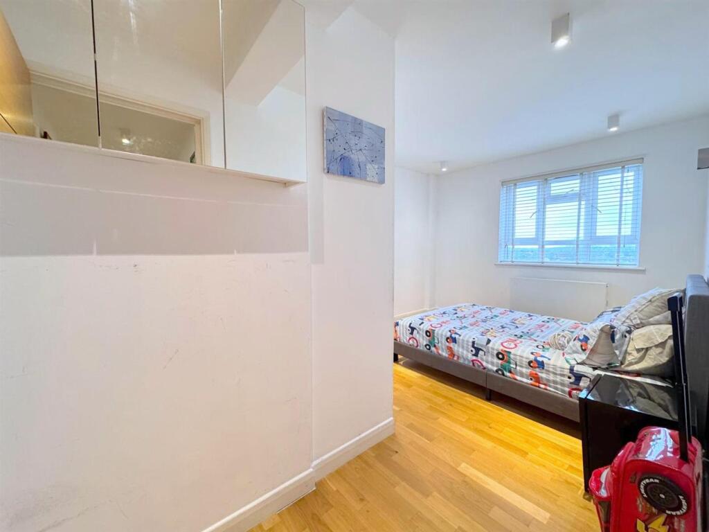 3 Bed for sale, Buy in Lonond, NW11 - Maxwellprope