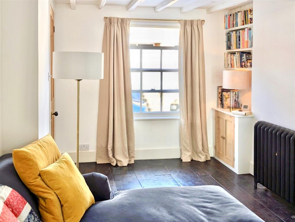 Sitting Room Area