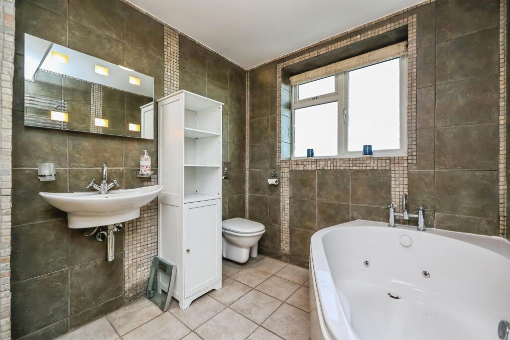 Jack &amp; Jill Bathroom