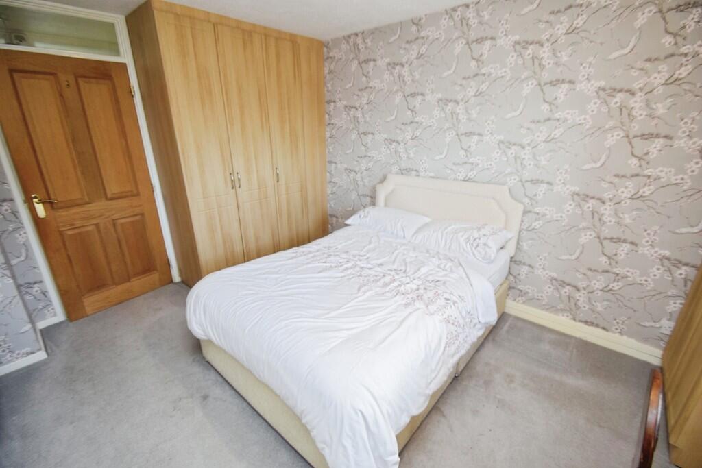 dc6530d4-Bedroom ...