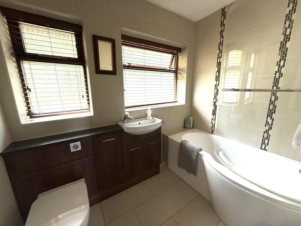 6 the pingle bathroom.jpeg