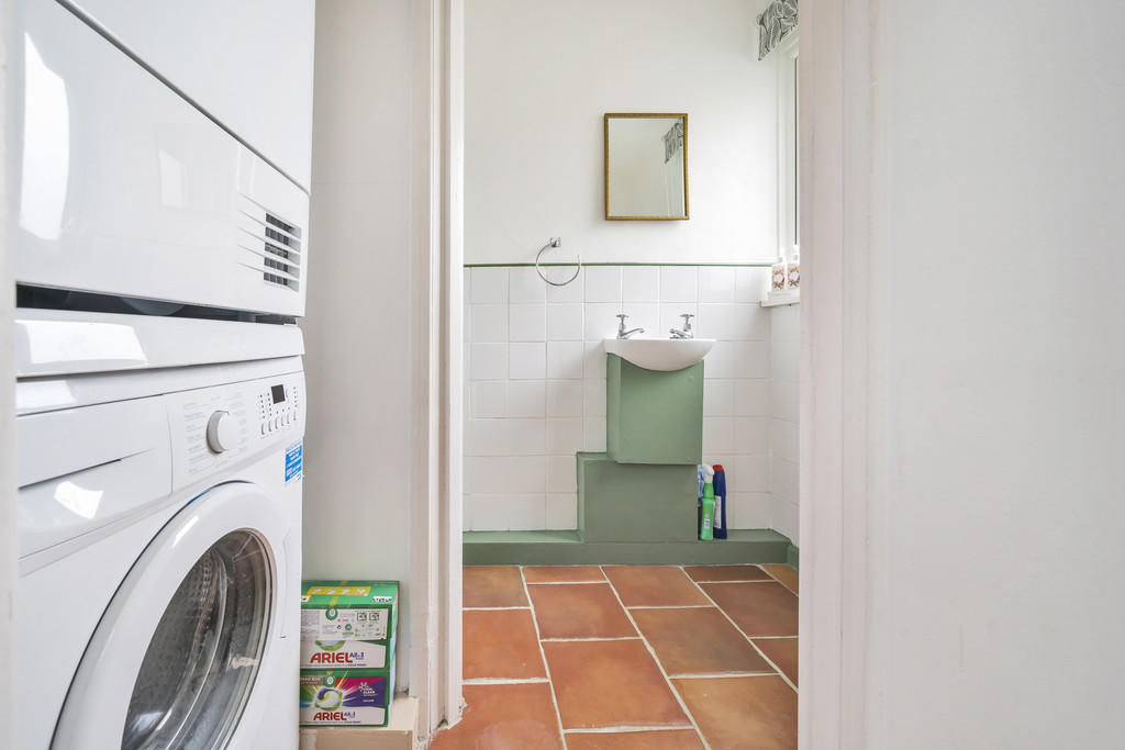Utility/Shower Ro...