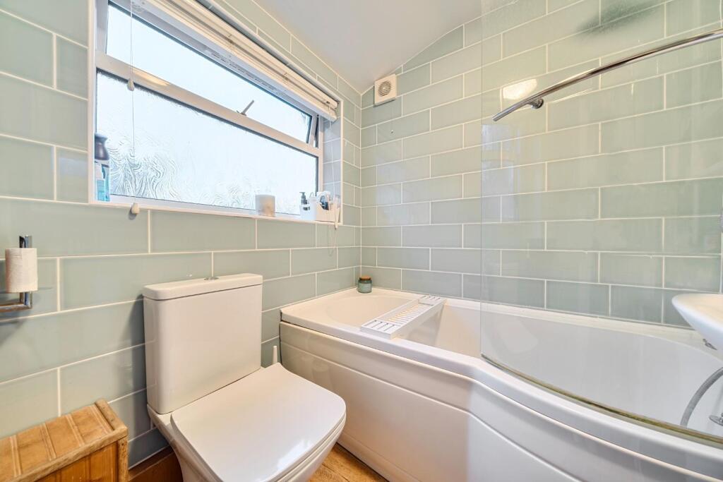 2nd view BATHROOM.jpg