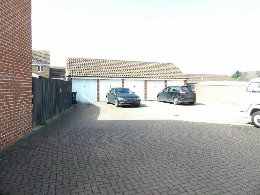 GARAGE &amp; PARKING