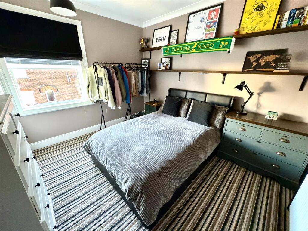Bed 2.jpg