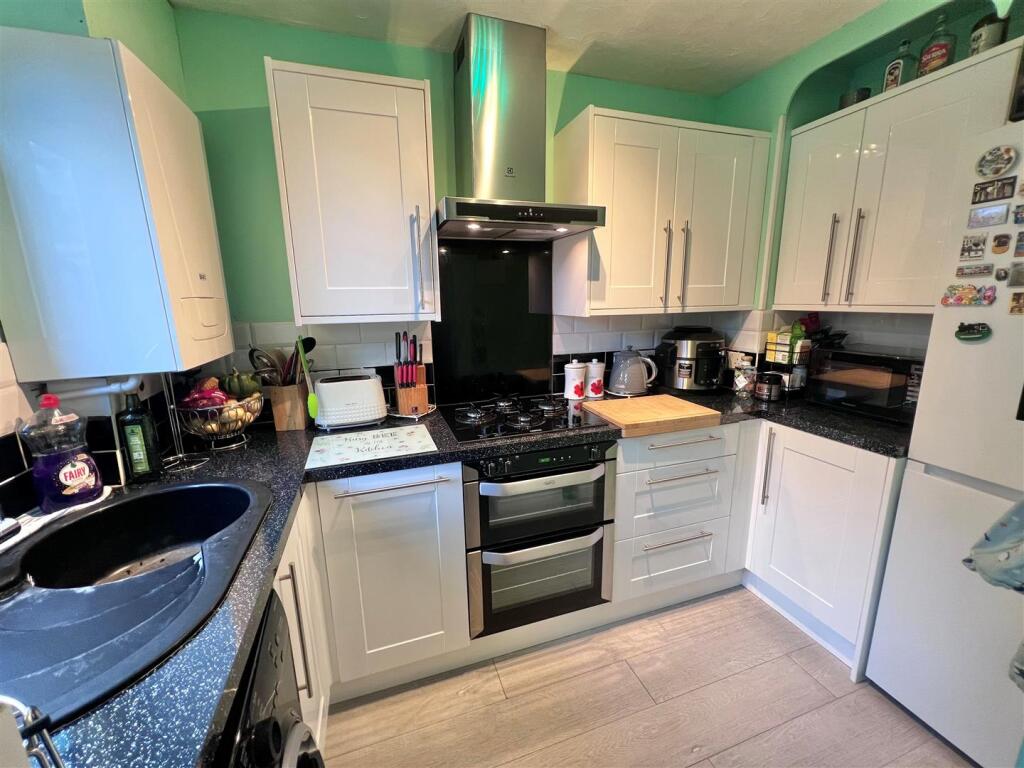 KITCHEN 1.jpg