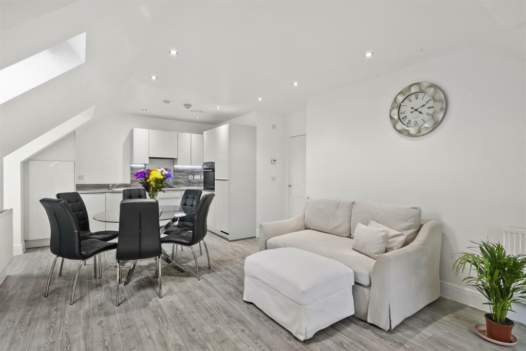 Flat 64, Maven Court - YV5EzoYmWTChY4SETaZq.jpg