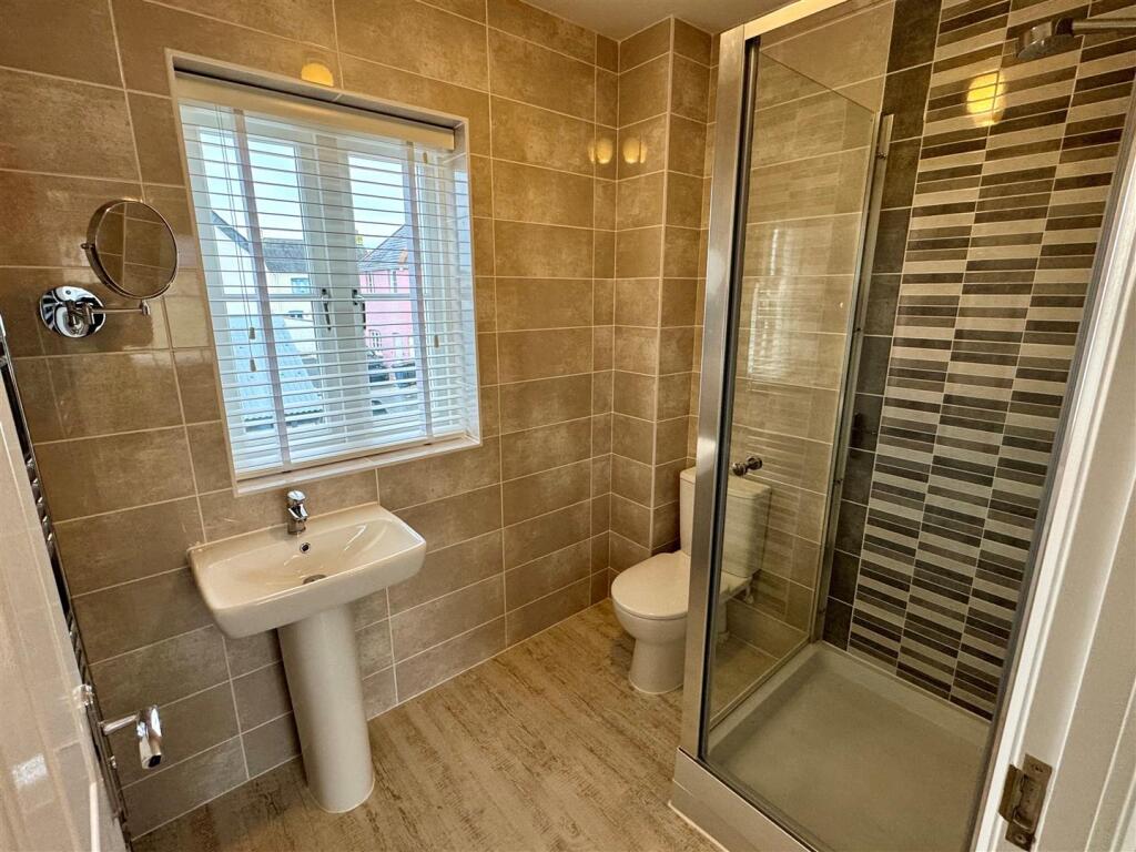 12 Stret Lugan En Suite