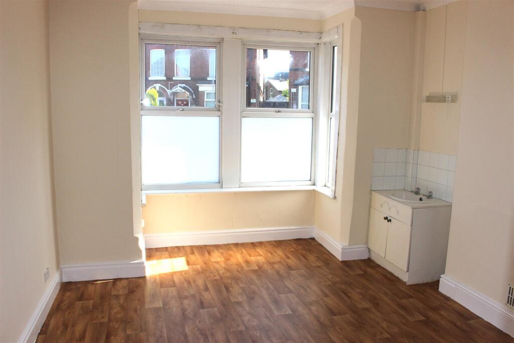 Front Lounge/Bedroom