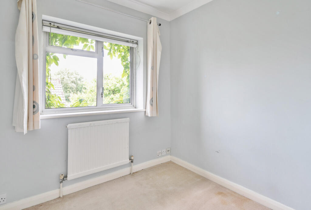 1295703-683089457...