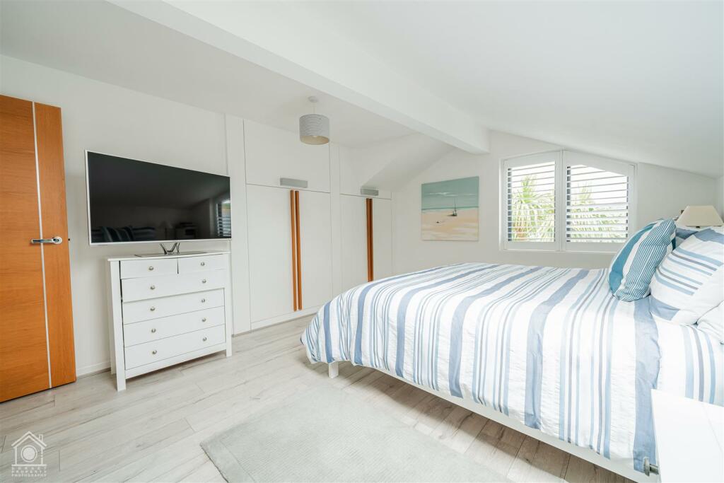 7 Ariel Close-43.jpg