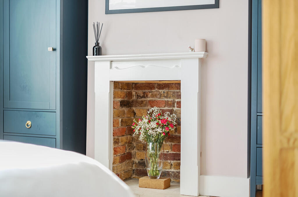 1278682-4-6824c76...