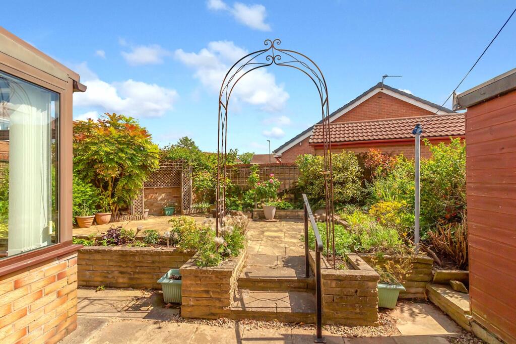 24 Turnberry - Garden1