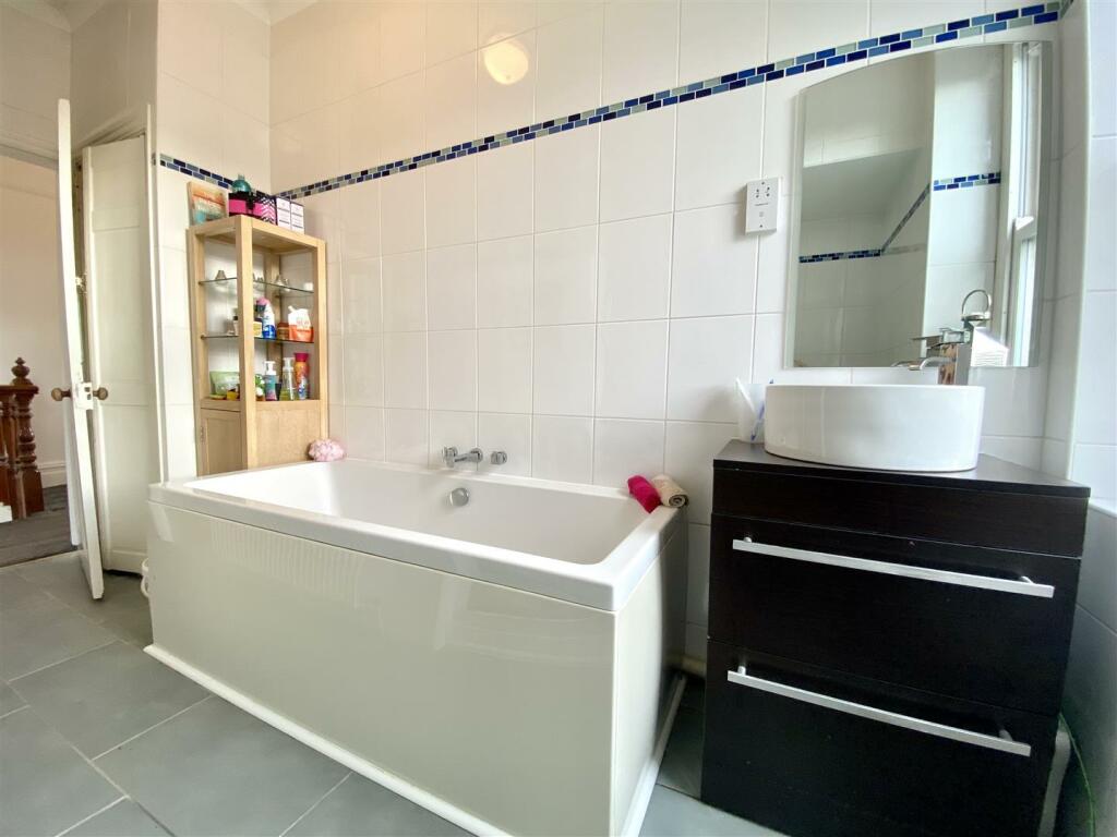 FAMILY BATHROOM