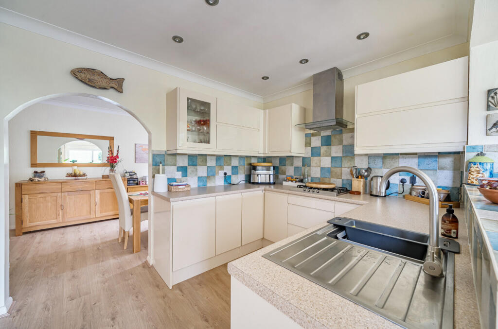 1375198-7-690392e...